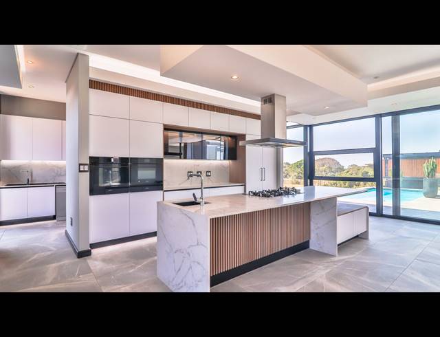 5 BEDROOM FREESTANDING FOR SALE IN UMHLANGA RIDGE